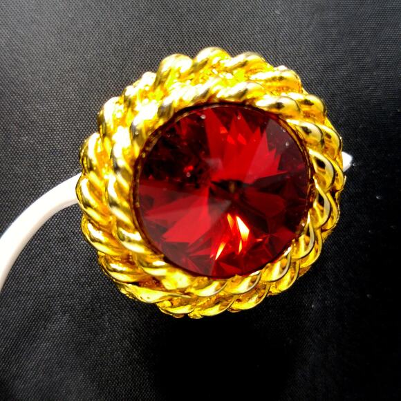 Vintage Red Rivoli Rhinestone Clip Earrings, Gold Plated Rope Design, 1980s - Picture 5 of 10